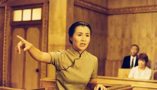 锦牛网 才华横溢演三姨太，41岁冒险生子，却因癌症留下2岁儿