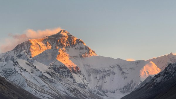 鸿E配资 微言 | 警惕！户外运动：别让“抬腿就走”变成“被抬走”
